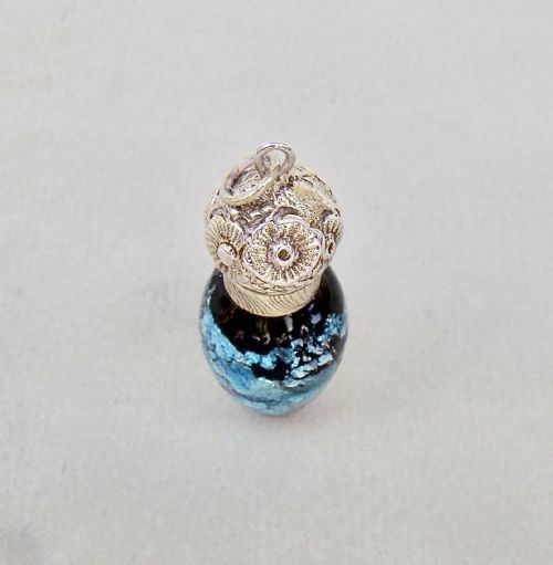 fig 2. VICTORIAN MINIATURE SILVER & VENETIAN GLASS SCENT BOTTLE, CIRCA 1890