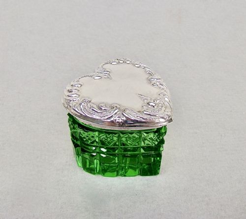 fig 1. UNUSUAL STERLING SILVER & GREEN GLASS HEART-SHAPED PILL BOX , CIRCA 1910