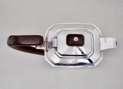 fig 3. EXCEPTIONAL ART DECO SOLID SILVER COFFEE POT BY K&L, BIRMINGHAM 1933