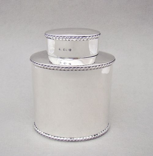 Elegant George V Silver Tea Caddy by the Atkins Brothers, Sheffield 1923