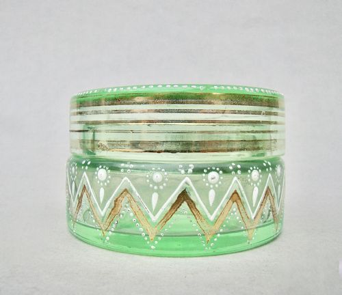 fig 2. DELIGHTFUL VICTORIAN ENAMELLED URANIUM GLASS TRINKET BOX, CIRCA 1890