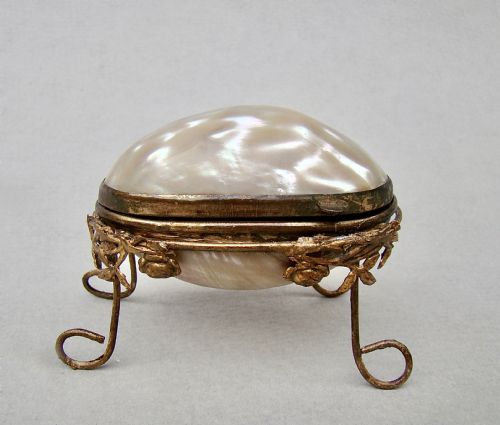fig 1. RARE FRENCH PALAIS ROYAL MOTHER OF PEARL SEWING COMPANION, CIRCA 1880