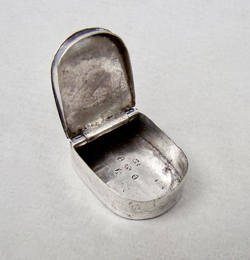 fig 3. DELIGHTFUL GEORGIAN SILVER PATCH BOX BY SAMUEL PEMBERTON, BIRMINGHAM 1793