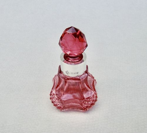 fig 1. VICTORIAN SILVER & SLICED-CUT PINK GLASS SCENT BOTTLE BY BENTJEMANN & SONS, LONDON 1898