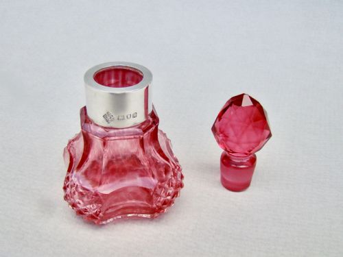 fig 2. VICTORIAN SILVER & SLICED-CUT PINK GLASS SCENT BOTTLE BY BENTJEMANN & SONS, LONDON 1898