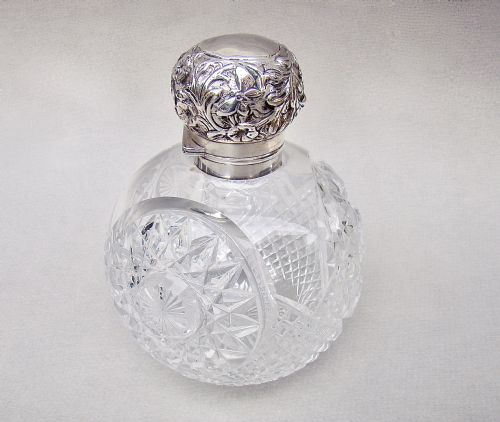fig 1. VERY LARGE VICTORIAN SILVER & CUT GLASS SCENT BOTTLE BY DREW & SONS, LONDON 1895