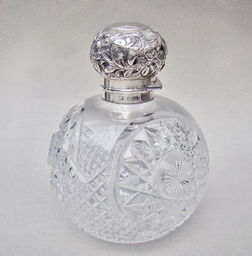 fig 2. VERY LARGE VICTORIAN SILVER & CUT GLASS SCENT BOTTLE BY DREW & SONS, LONDON 1895