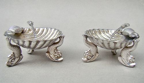 fig 3. FABULOUS CASED PAIR OF VICTORIAN SILVER SALT CELLARS & MATCHING SPOONS BY GEORGE UNITE, BIRMINGHAM 1882