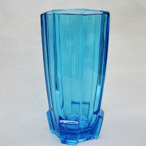 fig 1. FABULOUS MID-CENTURY LARGE TURQUOISE GLASS VASE, CIRCA 1960