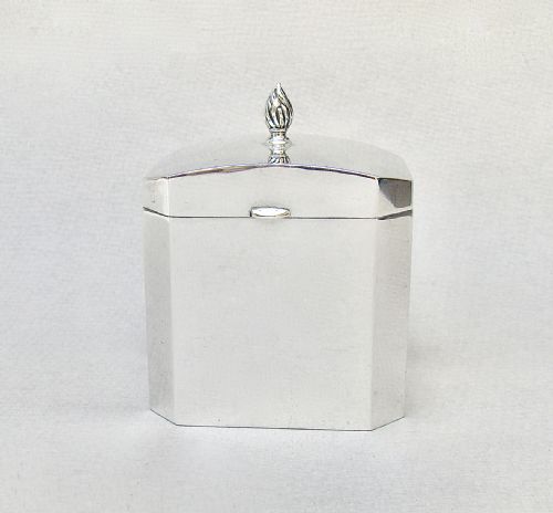 Small and Elegant Art Deco Silver Tea Caddy by Synyer & Beddoes, Birmingham 1926