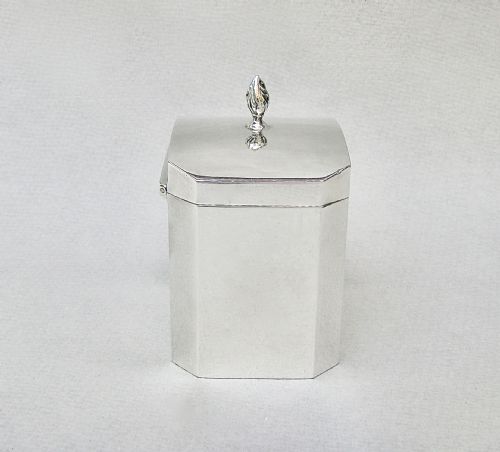 fig 2. SMALL AND ELEGANT ART DECO SILVER TEA CADDY BY SYNYER & BEDDOES, BIRMINGHAM 1926