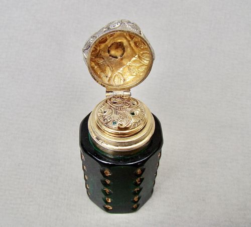 Victorian Silver Gilt Bristol Green Glass Vinaigrette , Circa 1890