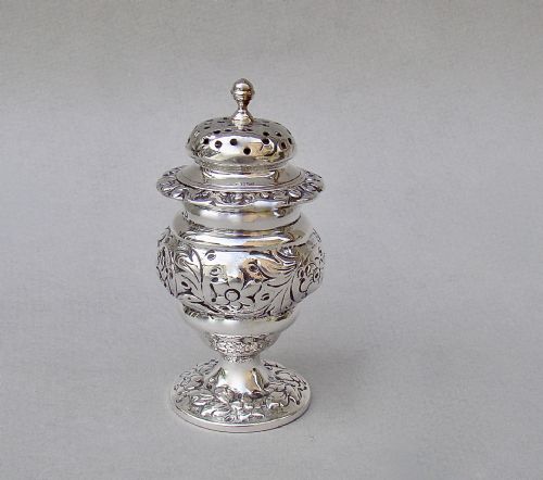 fig 1. GEORGIAN SILVER POUNCE POT BY WILLIAM FOUNTAIN, LONDON 1805