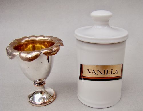 fig 2. DELIGHTFUL VICTORIAN SMALL PORCELAIN APOTHECARY JAR, CIRCA 1890