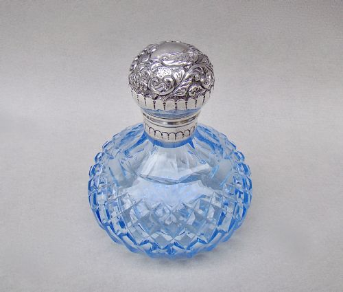 Large Edwardian Silver &  Cut Glass Scent Bottle by J. Grinsell & Sons, Birmingham 1902