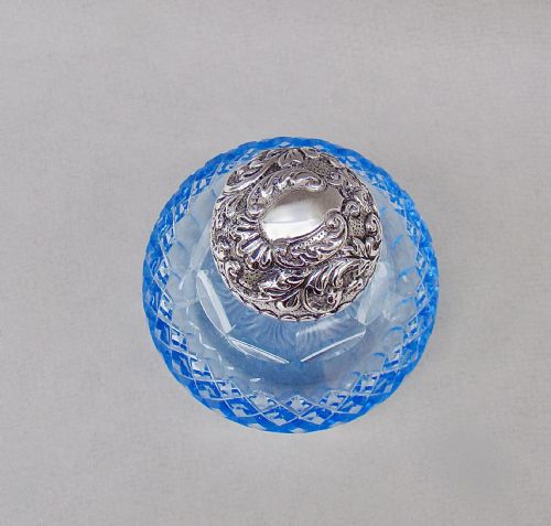 fig 2. LARGE EDWARDIAN SILVER & CUT GLASS SCENT BOTTLE BY J. GRINSELL & SONS, BIRMINGHAM 1902