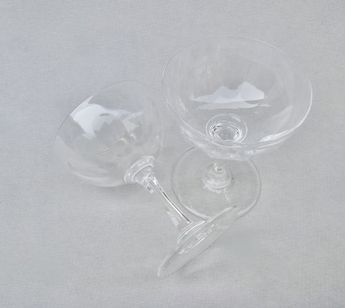 ELEGANT PAIR OF VICTORIAN SLICEDCUT CHAMPAGNE COUPES CIRCA 1890 - ADDITIONAL PHOTO 4