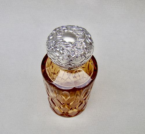 fig 1. SILVER & AMBER GLASS SCENT BOTTLE BY HENRY PERKINS & SONS, BIRMINGHAM 1910