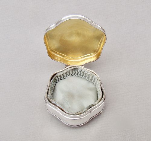 fig 1. EXQUISITE GEORGE V SILVER JEWELLERY BOX BY BLANCKENSEE & SONS, CHESTER 1913