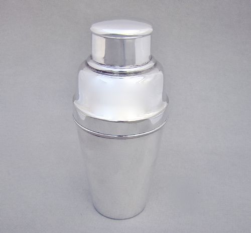 Elegant Art Deco Silver Plated Cocktail Shaker, Circa 1930
