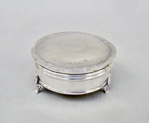 fig 1. GEORGE V SOLID SILVER JEWELLERY BOX BY SYNYER & BEDDOES, BIRMINGHAM 1916

