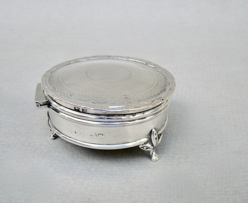 fig 2. GEORGE V SOLID SILVER JEWELLERY BOX BY SYNYER & BEDDOES, BIRMINGHAM 1916
