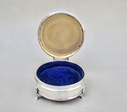 fig 3. GEORGE V SOLID SILVER JEWELLERY BOX BY SYNYER & BEDDOES, BIRMINGHAM 1916
