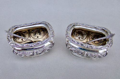 fig 2. CASED PAIR OF ART NOUVEAU SILVER SALTS BY W.G.KEIGHT & CO, BIRMINGHAM 1905