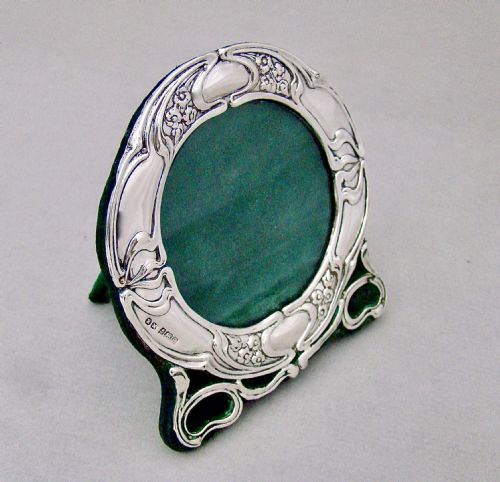 fig 2. ART NOUVEAU SOLID SILVER PHOTO FRAME BY HENRY MATTHEWS, BIRMINGHAM 1902