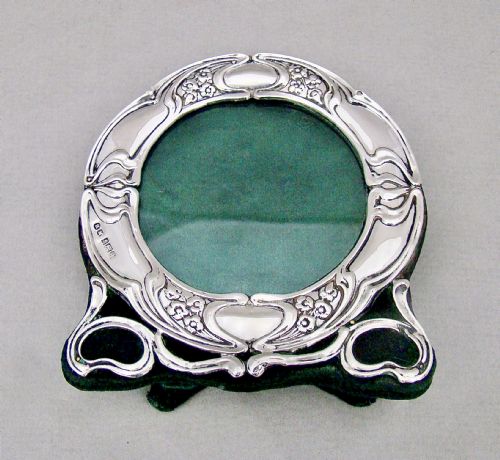 fig 3. ART NOUVEAU SOLID SILVER PHOTO FRAME BY HENRY MATTHEWS, BIRMINGHAM 1902