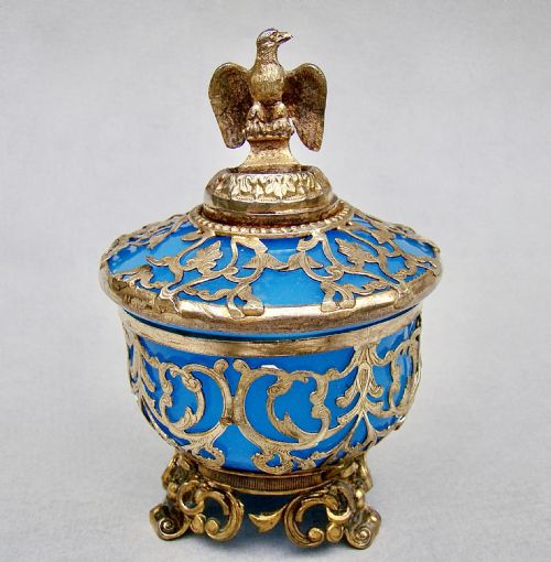 fig 1. FABULOUS FRENCH NAPOLEON III PALAIS ROYAL OPALINE GLASS CASKET, CIRCA 1860