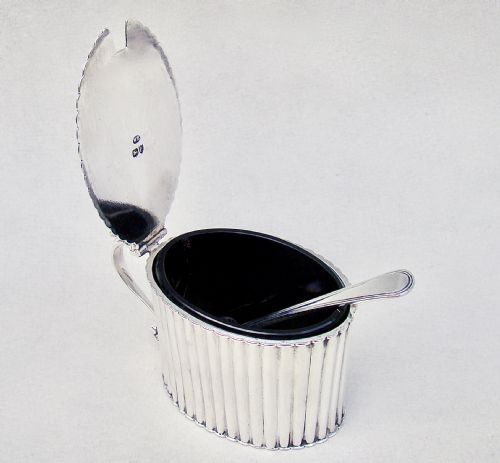 fig 3. GOOD VICTORIAN SILVER MUSTARD POT BY WILLIAM EATON, LONDON 1881