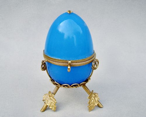 fig 1. RARE FRENCH PALAIS ROYAL ORMOLU MOUNTED BLUE OPALINE GLASS EGG CASKET BOX