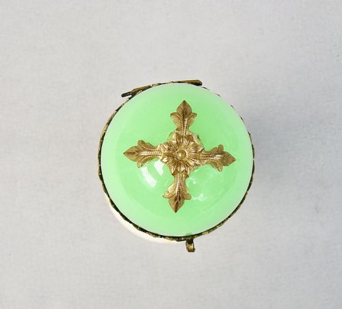 fig 1. FABULOUS FRENCH PALAIS ROYAL URANIUM OPALINE GLASS EGG CASKET, CIRCA 1870