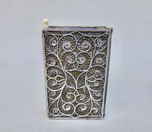 fig 1. RARE GEORGIAN SILVER FILIGREE NEEDLE BOOK, CIRCA 1795