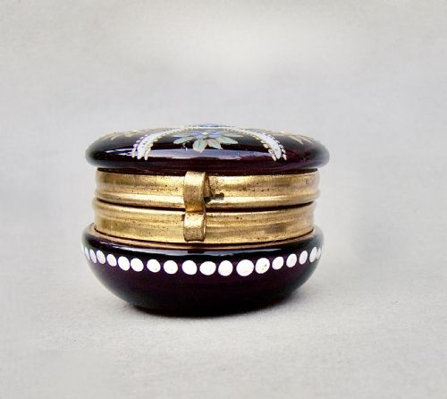 fig 2. 19TH CENTURY FRENCH ENAMELLED AMETHYST GLASS TRINKET BOX, CIRCA 1890