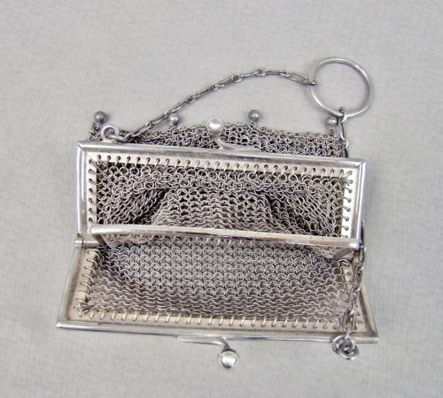 fig 2. EXQUISITE EDWARDIAN SILVER CHAIN MAIL COCKTAIL COIN PURSE BY FREDERICKS LTD, CHESTER IMPORT MARKS FOR 1909