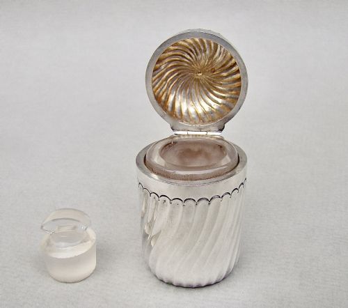 fig 3. VICTORIAN SOLID SILVER SCENT BOTTLE BY WILLIAM HUTTON & SONS, LONDON 1889