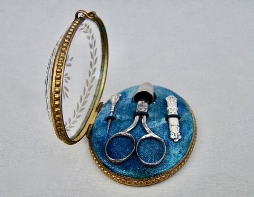 fig 2. 19TH CENTURY FRENCH SILVER FITTED SEWING COMPANION FOR A CHILD, CIRCA 1820