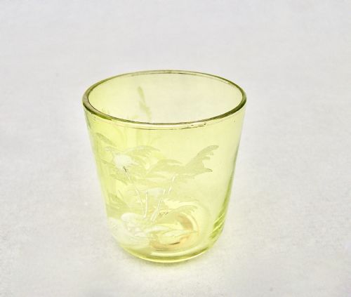 fig 2. VICTORIAN MINIATURE MARY GREGORY YELLOW GLASS BEAKER, CIRCA 1890