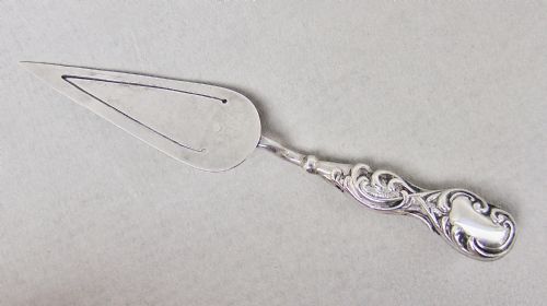 fig 2. EDWARDIAN SILVER TROWEL SHAPED BOOKMARK BY CRISFORD & NORRIS, BIRMINGHAM 1908