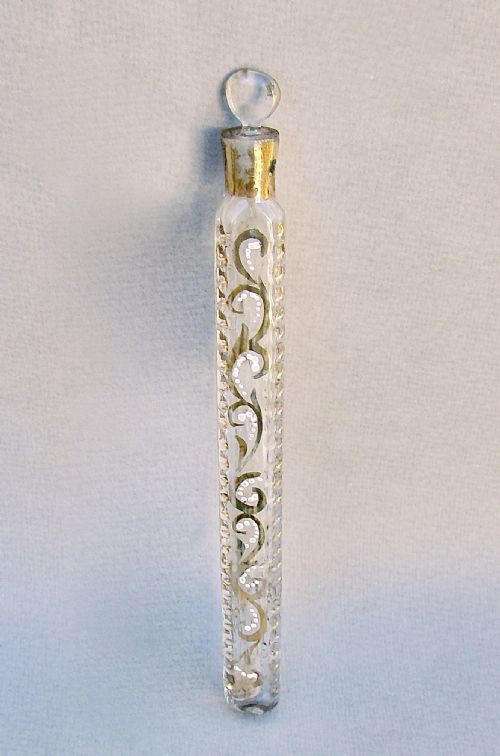 UNUSUAL LARGE OXFORD LAVENDER GILT ENAMELLED SCENT BOTTLE CIRCA 1860 - ADDITIONAL PHOTO 2