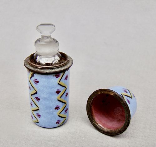 Rare Georgian Bilston Enamel Scent Bottle Etui with Original Glass Scent Bottle, Circa 1780