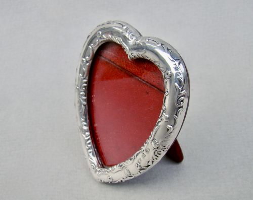fig 1. MINIATURE VICTORIAN SILVER HEART-SHAPED PHOTO FRAME, BIRMINGHAM 1898