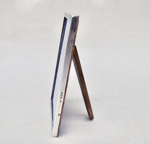 fig 2. ENGINE-TURNED SILVER PHOTO FRAME BY WILLIAM HASELER, BIRMINGHAM, 1918