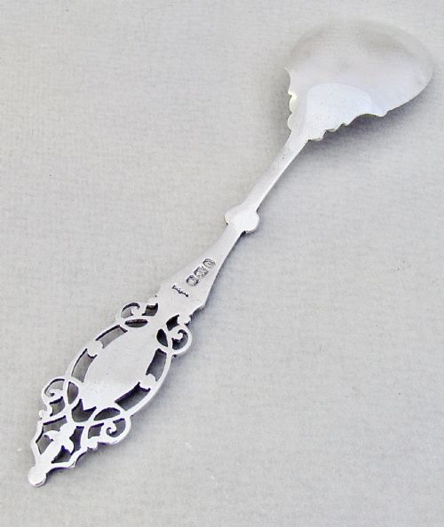fig 2. EXQUISITE VICTORIAN SILVER PRESERVE SPOON BY MAPPIN & WEBB, SHEFFIELD 1896