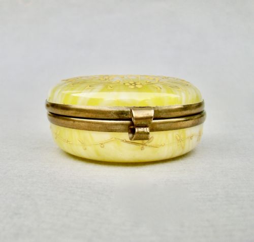 fig 2. RARE FRENCH OPALINE YELLOW GLASS TRINKET BOX, CIRCA 1890