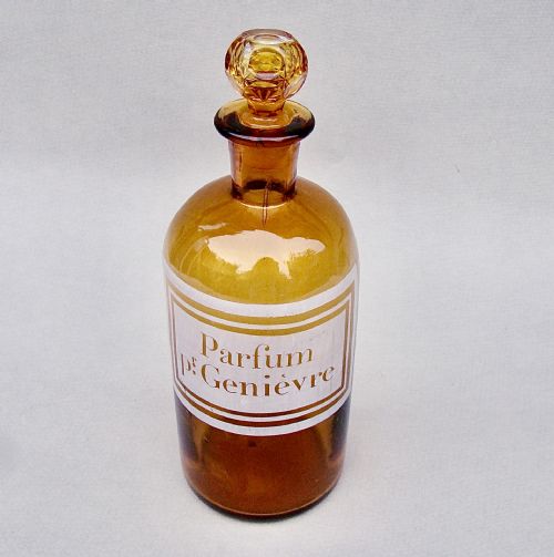 fig 1. EXQUISITE 19TH CENTURY FRENCH ETCHED AMBER GLASS APOTHECARY JAR, CIRCA 1890