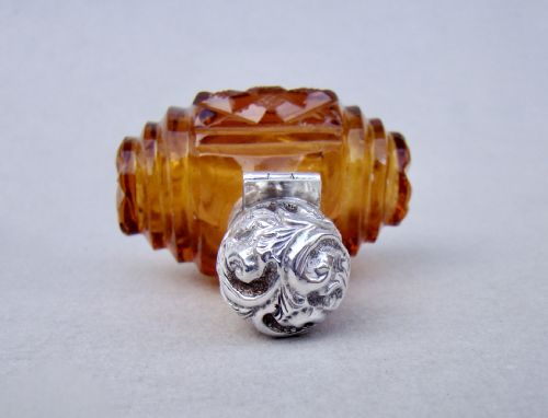 fig 2. CHARMING EDWARDIAN SILVER AND AMBER GLASS SCENT BOTTLE BY GEORGE HENRY JAMES, BIRMINGHAM 1903