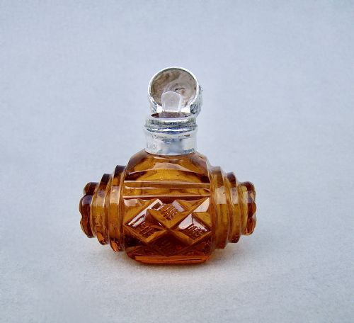 fig 3. CHARMING EDWARDIAN SILVER AND AMBER GLASS SCENT BOTTLE BY GEORGE HENRY JAMES, BIRMINGHAM 1903